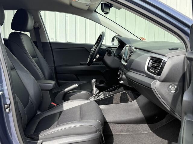 KIA Stonic 1.0 T-GDi ExecutiveLine / Navigatie / Camera / Trekhaak / All Seasonbanden / Lederen Bekleding / Stoel- en Stuurverwarming / Climate Control / Cruise Control / Dodehoekdetectie /