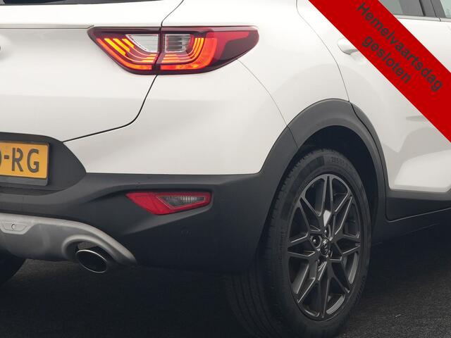 KIA Stonic 1.0 T-GDi Black Edition 99pk H6 | Trekhaak Afn. | Camera | Apple Carplay | Cruise Control | Lane Assist | Navigatie | DAB |