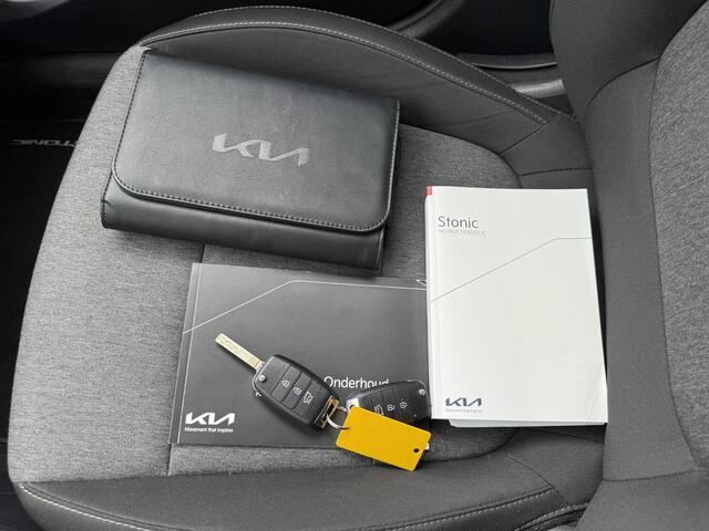 KIA Stonic 1.0 T-GDi MHEV ComfortLine / Trekhaak / Camera / Navigatie / Bluetooth / Sensoren Achter / Origineel Nederlands - NAP / DAB