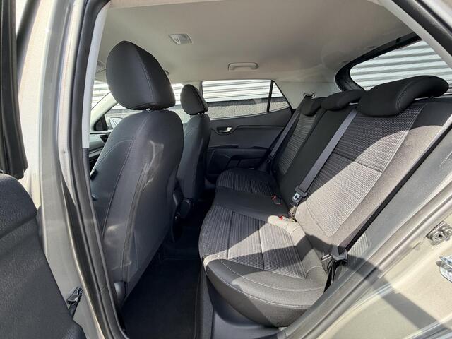 KIA Stonic 1.0 T-GDi MHEV DynamicPlusLine Nieuw geleverd, 1e eign. Navigatie, Privacy glass, Smart Key, Cruise control, Climate control