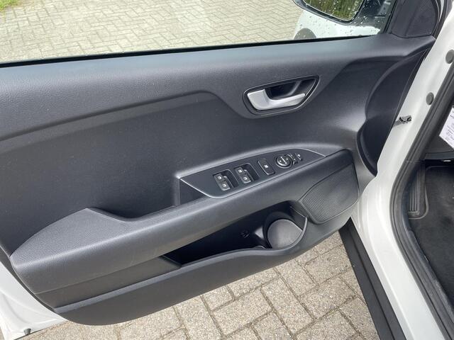 KIA Stonic 1.0 T-GDi DynamicPlusLine | Climate control | Achteruitrijcamera | Navigatie | Apple carplay |