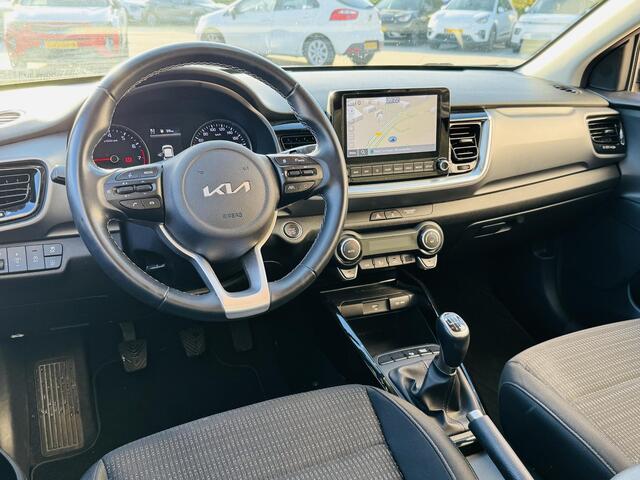 KIA Stonic 1.0 T-GDi MHEV DynamicPlusLine NW geleverd & Onderhouden | Clima | Cruise | Camera | Keyless | Privacyglass | DAB+