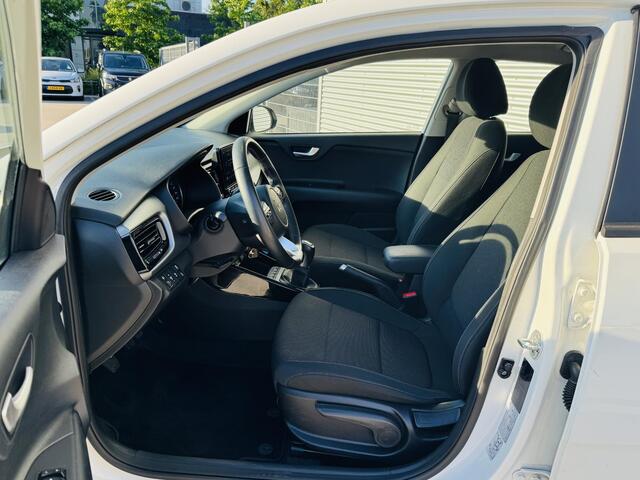 KIA Stonic 1.0 T-GDi MHEV DynamicPlusLine NW geleverd & Onderhouden | Clima | Cruise | Camera | Keyless | Privacyglass | DAB+