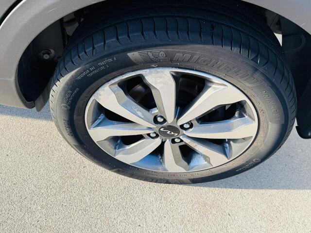 KIA Stonic 1.0 T-GDi MHEV DynamicPlusLine NW geleverd & Onderhouden | Clima | Cruise | Camera | Keyless | Privacyglass | DAB+