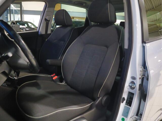 KIA VENGA 1.4 CVVT ExecutiveLine Schuif/kantel dak | Camera | Cruise Control | Navigatie | Stoelverwarming | stuurverwarming