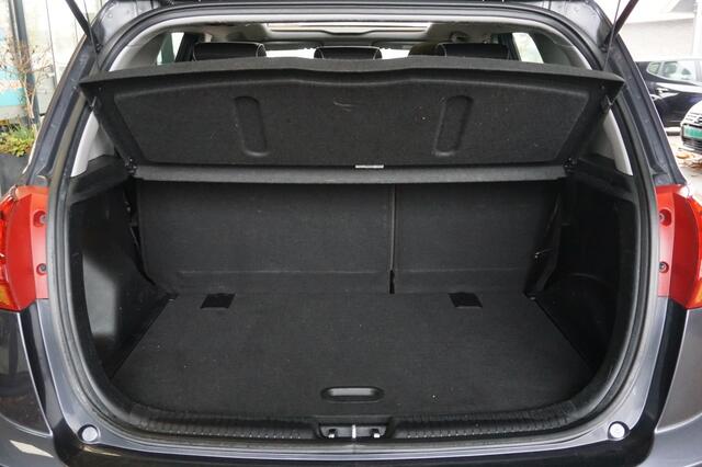 KIA VENGA 1.4 CVVT ExecutiveLine | Trekhaak | Pano | Stoel-/stuurverwarm.