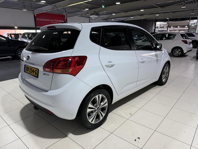 KIA VENGA 1.4 CVVT Summer Edition Trekhaak, All Season banden, glazen panorama-dak, Navigatie, Camera.