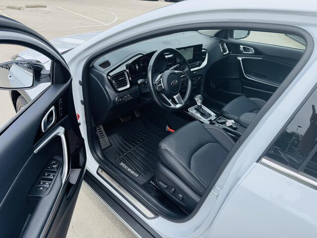 KIA Xceed 1.5 T-GDI MHEV ExecutiveLine NW Staat ! | Trekhaak | All seasons | Auto rijdt momenteel informeer voor aanwezigheid | kmstand kan iets variëren !