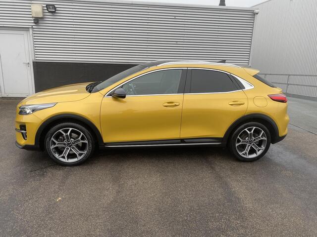 KIA Xceed 1.0 T-GDi DynamicPlusLine Nieuw geleverd en onderhouden incl: Schuif-/kanteldak, stoel- & stuurverwarming, achteruitrij camera, keyless, navigatie, Apple CarPlay/Android Auto, cruise control,