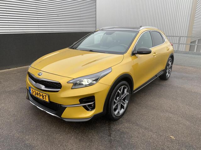 KIA Xceed 1.0 T-GDi DynamicPlusLine Nieuw geleverd en onderhouden incl: Schuif-/kanteldak, stoel- & stuurverwarming, achteruitrij camera, keyless, navigatie, Apple CarPlay/Android Auto, cruise control,