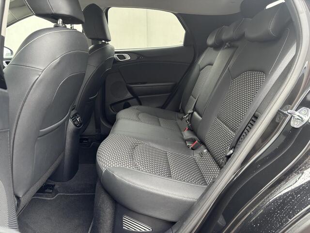 KIA Xceed 1.6 GDi PHEV DynamicLine Automaat / 1.300kg Trekgewicht / Dealer Onderhouden / Fabrieksgarantie tot 7-2029 / Stuur-/Stoelverwarming / Apple Carplay/Android Auto / Navigatie / Achteruitrijcamera / Adaptieve Cruise Control / Elektrische achterklep /