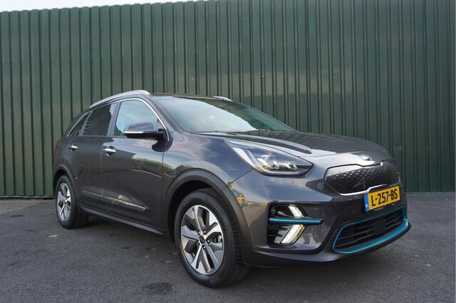 KIA e-Niro ExecutiveLine 64 kWh + Leer/ Trekhaak/ Carplay/ 470km range/ Schuifdak/ Garantie!