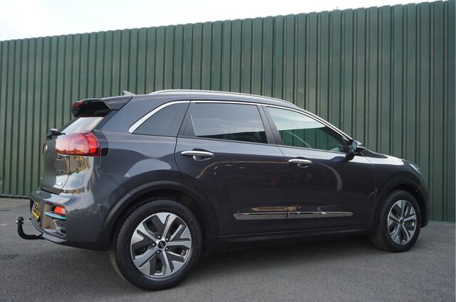 KIA e-Niro ExecutiveLine 64 kWh + Leer/ Trekhaak/ Carplay/ 470km range/ Schuifdak/ Garantie!