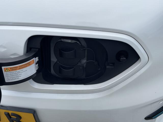 KIA e-Niro ExecutiveLine 64 kWh | Leder | Navigatie | Stoelverwarming | Info Bas: 0492-588982