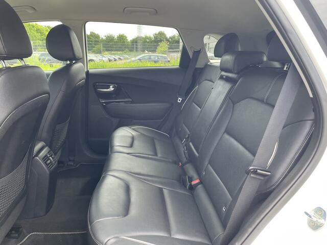 KIA e-Niro ExecutiveLine 64 kWh | Leder | Navigatie | Stoelverwarming | Info Bas: 0492-588982