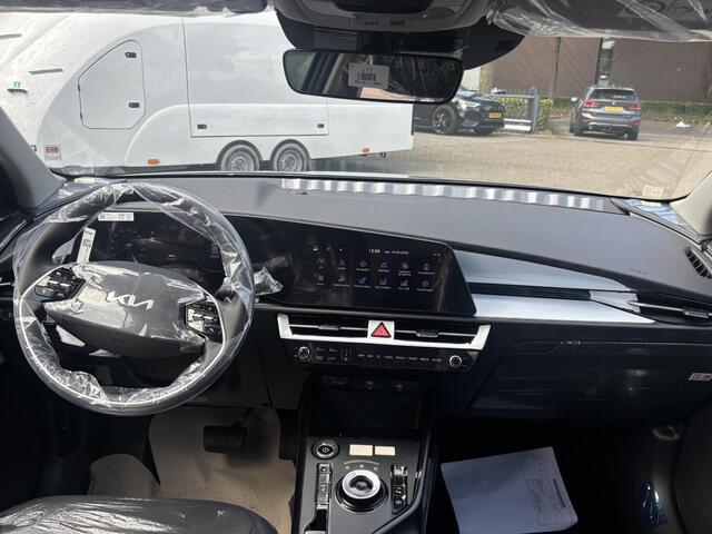 KIA e-Niro EV E-Niro AIR 64kWh VAN:43.990,- VOOR: 34.877,- UW HERSFTVOORDEEL: 9.013,- EURO BETREFT NIEUWE AUTO! | KIA GARANTIE VOLLEDIG | ELECTR BEST. STOEL | DODE HOEK | ETC.