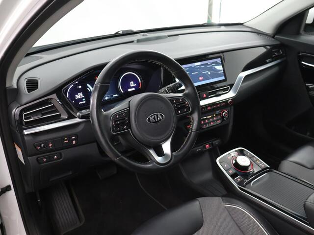 KIA e-Niro DynamicPlusLine 64 kWh | Trekhaak | Panoramadak | Stoel/Stuurwielverwarming | Adaptieve Cruise Control | Keyless Go | LED Koplampen |