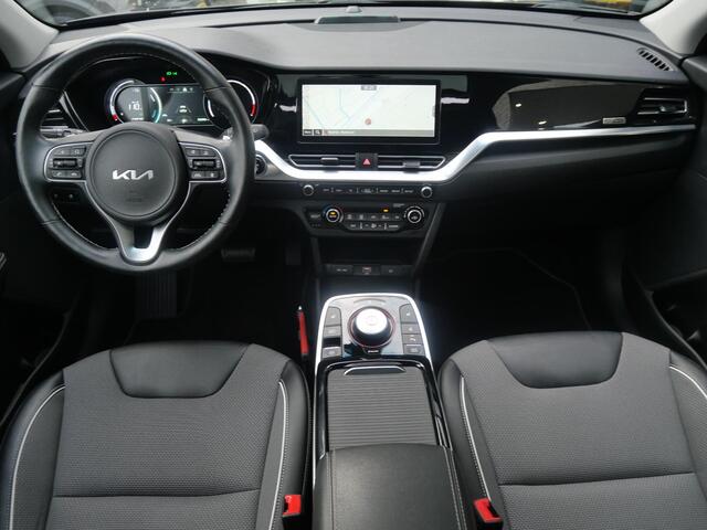 KIA e-Niro DynamicPlusLine 64 kWh | Trekhaak | Cruise | Clima | Camera | Carplay | Keyless | Navi | Stoel-stuurverwarming |