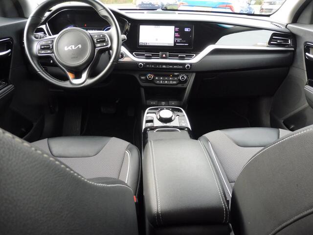 KIA e-Niro DynamicLine 64 kWh 3 Fase S.O.H. 100% LED | Keyless | Stof\leer | LMV 17" | Camera | NL auto | Géén afleverkosten