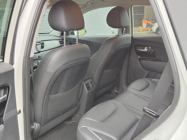 KIA e-Niro Executive 64kWh SOH 100% Leer Elek.Stoel+Memory Warmtepomp Pdc Navi Ecc Camera Apple Carplay Android Auto Stoelverwarming+Koeling Stuurverwarming Lmv Privacy Glas DAB Vess Lane Assist Blind Spot 1e Eigenaar Origineel Nederlandse Auto Zeer compleet!