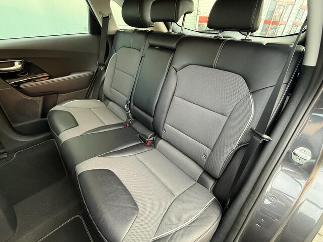 KIA e-Niro BWJ 2020 DynamicLine 204 PK 64 kWh FULL LED | ADAPTIVE CRUISE | HALF LEDER | DAB | STOELVERW. | STUURVERW. | CAMERA | CARPLAY + ANDROID | LMV | PDC