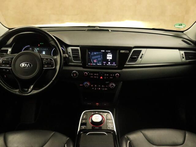 KIA e-Niro ExecutiveLine 64 kWh - ORIGINEEL NEDERLANDSE AUTO - AFNEEMBARE TREKHAAK - 750KG TREKGEWICHT - STOELVERWARMING & VENTILATIE VOOR - STUURVERWARMING - ACHTERBANK VERWARMD - APPLE CARPLAY/ANDROID AUTO