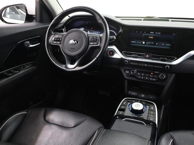 KIA e-Niro ExecutiveLine 64 kWh | Panoramadak | Lederen Bekleding | JBL Audio | Dodehoekdetectie | Stoel/Stuurwielverwarming | Stoelventilatie | Elektrisch bedienbare bestuurdersstoel met geheugenfunctie