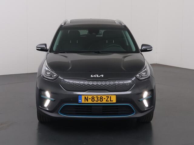 KIA e-Niro ExecutiveLine 64 kWh | SOH 96% | Schuif/Kanteldak | Lederen Interieur | Ele,verstelbare stoelen | Apple CarPlay/Android Auto | Camera | DAB | Stoelverwarming/Koeling | Stuurverwarming | Adaptieve Cruise Control |