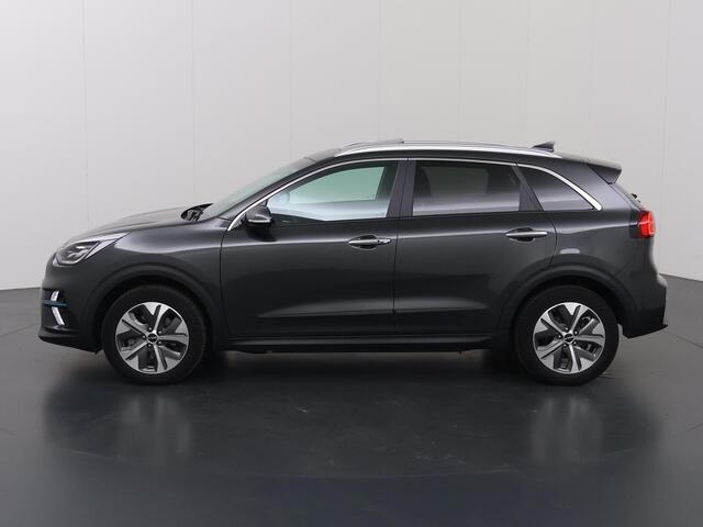 KIA e-Niro ExecutiveLine 64 kWh | SOH 96% | Schuif/Kanteldak | Lederen Interieur | Ele,verstelbare stoelen | Apple CarPlay/Android Auto | Camera | DAB | Stoelverwarming/Koeling | Stuurverwarming | Adaptieve Cruise Control |