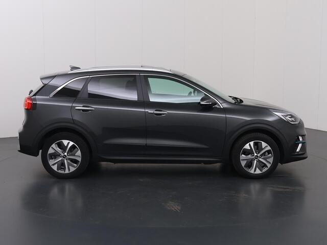 KIA e-Niro ExecutiveLine 64 kWh | SOH 96% | Schuif/Kanteldak | Lederen Interieur | Ele,verstelbare stoelen | Apple CarPlay/Android Auto | Camera | DAB | Stoelverwarming/Koeling | Stuurverwarming | Adaptieve Cruise Control |