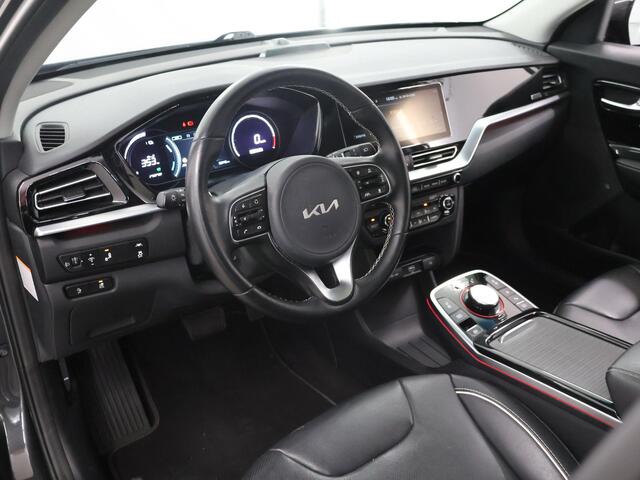 KIA e-Niro ExecutiveLine 64 kWh | SOH 96% | Schuif/Kanteldak | Lederen Interieur | Ele,verstelbare stoelen | Apple CarPlay/Android Auto | Camera | DAB | Stoelverwarming/Koeling | Stuurverwarming | Adaptieve Cruise Control |