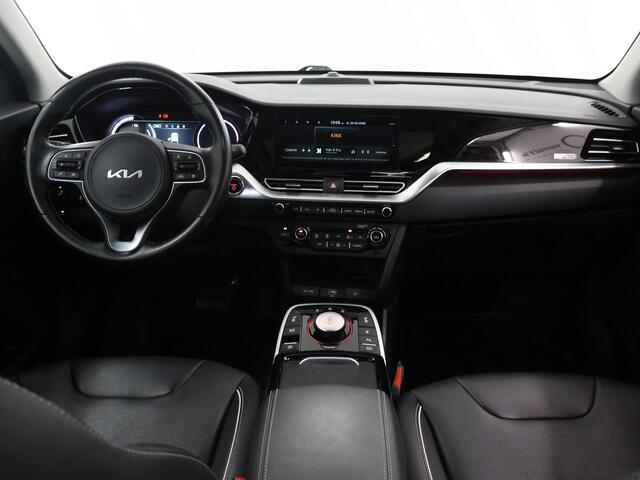KIA e-Niro ExecutiveLine 64 kWh | SOH 96% | Schuif/Kanteldak | Lederen Interieur | Ele,verstelbare stoelen | Apple CarPlay/Android Auto | Camera | DAB | Stoelverwarming/Koeling | Stuurverwarming | Adaptieve Cruise Control |