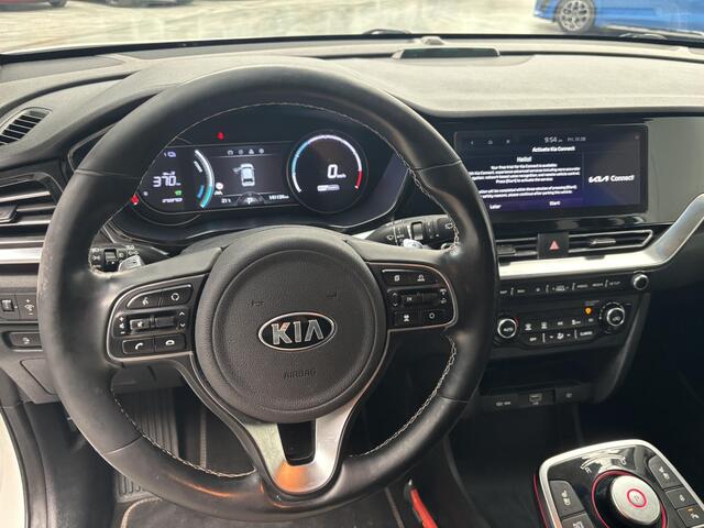 KIA e-Niro ExecutiveLine 64 kWh 3Fase, Stoelmemory, JBL, Navigatie, Nederlandse Auto, LederenBekleding!