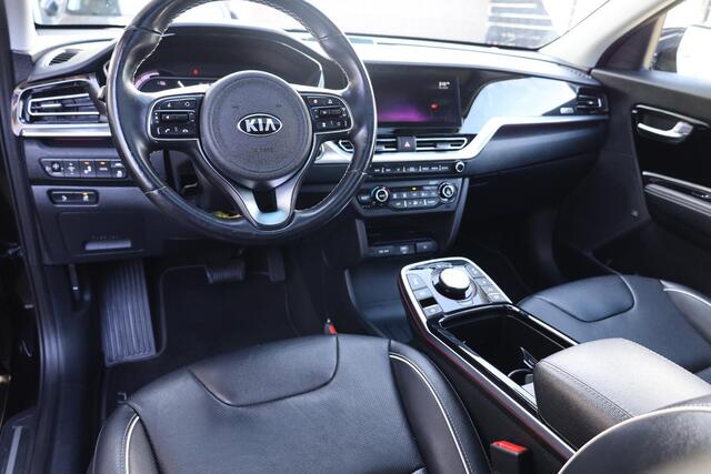 KIA e-Niro DynamicPlusLine 64 kWh LEER STOEL/STUURVERW. STOELVENTILATIE CAMERA PANO CARPLAY ACC JBL-SOUND MERMORY LANE-ASSIST 2XPDC 17''LMV NAP ENZ. ENZ.