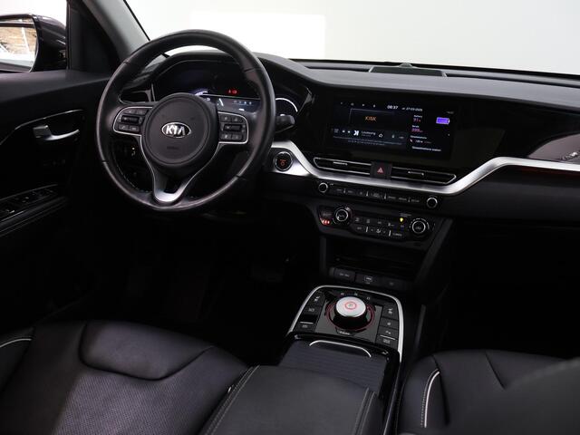 KIA e-Niro ExecutiveLine 64 kWh | SOH 97% | Panoramadak | Lederen Bekleding | JBL Audio | Dodehoekdetectie | Stoel/Stuurwielverwarming | Stoelventilatie | Elektrisch bedienbare bestuurdersstoel met geheugenfunctie