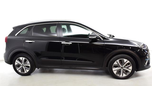 KIA e-Niro ExecutiveLine 64 kWh Leder privacyglas, keyless entry, stoelverw en vent, climat contr, JBL installatie, elec verstelbare stoel met geheugen, line ass, Trc, stuurverw, add cruise contr, inhaaldet