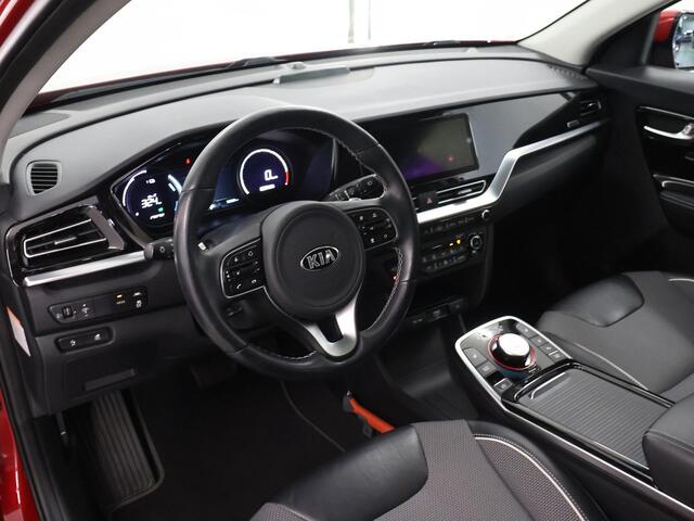 KIA e-Niro DynamicPlusLine 64 kWh | Trekhaak | Panoramadak | Stoel/Stuurwielverwarming | Adaptieve Cruise Control | Keyless Go | LED Koplampen |