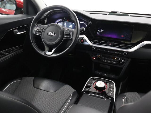 KIA e-Niro DynamicPlusLine 64 kWh | Trekhaak | Panoramadak | Stoel/Stuurwielverwarming | Adaptieve Cruise Control | Keyless Go | LED Koplampen |