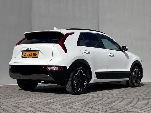 KIA e-Niro EV DynamicPlusLine 64.8 kWh / Fabrieksgarantie van 7 jaar mogelijk < 150.000km / Accu SoH 100% / Schuifdak / Leder / HUD / CCS snel laden / Elektr. klep / Camera / Stuur- en stoelverwarming / Navigatie / Apple Carplay Android / 17" LM wielen /