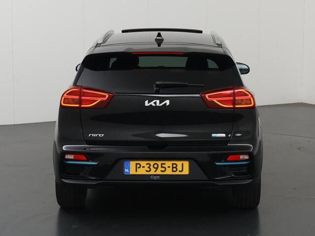 KIA e-Niro ExecutiveLine 64 kWh | SOH 96% | Schuif/Kanteldak | Lederen Interieur | Ele,verstelbare stoelen | Apple CarPlay/Android Auto | Camera | DAB | Stoelverwarming/Koeling | Stuurverwarming | Adaptieve Cruise Control |