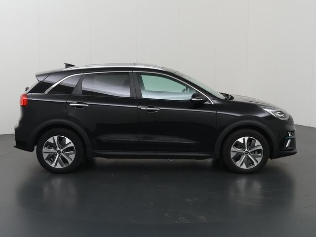 KIA e-Niro ExecutiveLine 64 kWh | SOH 96% | Schuif/Kanteldak | Lederen Interieur | Ele,verstelbare stoelen | Apple CarPlay/Android Auto | Camera | DAB | Stoelverwarming/Koeling | Stuurverwarming | Adaptieve Cruise Control |