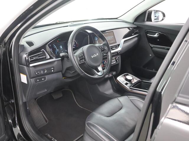 KIA e-Niro ExecutiveLine 64 kWh | SOH 96% | Schuif/Kanteldak | Lederen Interieur | Ele,verstelbare stoelen | Apple CarPlay/Android Auto | Camera | DAB | Stoelverwarming/Koeling | Stuurverwarming | Adaptieve Cruise Control |
