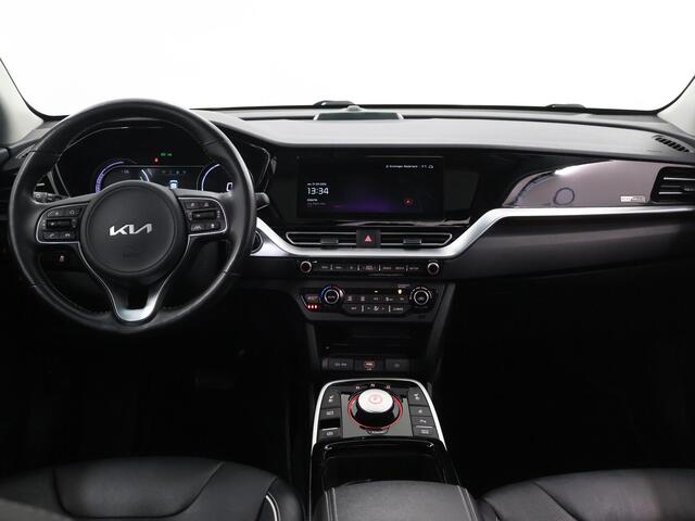KIA e-Niro ExecutiveLine 64 kWh | SOH 96% | Schuif/Kanteldak | Lederen Interieur | Ele,verstelbare stoelen | Apple CarPlay/Android Auto | Camera | DAB | Stoelverwarming/Koeling | Stuurverwarming | Adaptieve Cruise Control |
