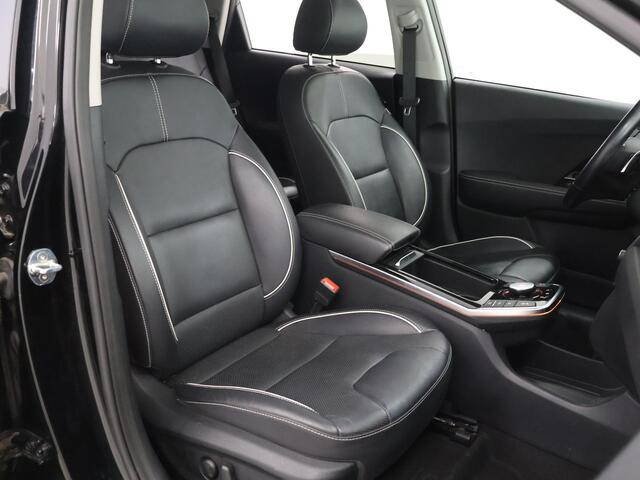 KIA e-Niro ExecutiveLine 64 kWh | SOH 96% | Schuif/Kanteldak | Lederen Interieur | Ele,verstelbare stoelen | Apple CarPlay/Android Auto | Camera | DAB | Stoelverwarming/Koeling | Stuurverwarming | Adaptieve Cruise Control |