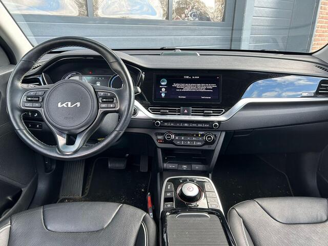 KIA e-Niro EXECUTIVELINE 64 KWH (100% SOH) I 2e PAASDAG OPEN I 3-FASE LADEN I SCHUIF/KANTELDAK I APPLE CARPLAY I P-CAMERA