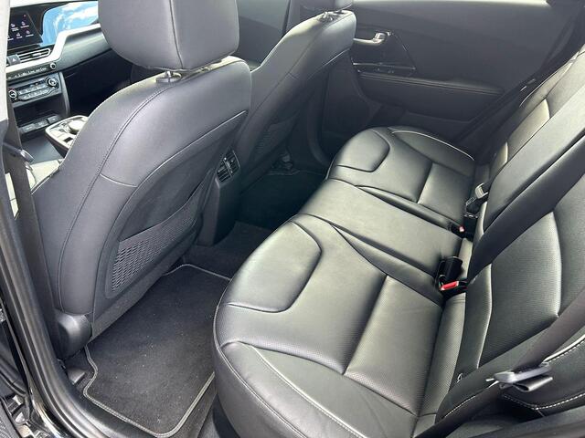 KIA e-Niro EXECUTIVELINE 64 KWH (100% SOH) I 2e PAASDAG OPEN I 3-FASE LADEN I SCHUIF/KANTELDAK I APPLE CARPLAY I P-CAMERA