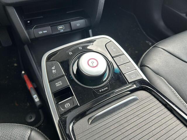 KIA e-Niro EXECUTIVELINE 64 KWH (100% SOH) I 2e PAASDAG OPEN I 3-FASE LADEN I SCHUIF/KANTELDAK I APPLE CARPLAY I P-CAMERA