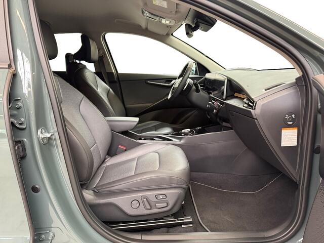 KIA e-Niro EV ExecutiveLine 64.8 kWh I Leder I Stoelkoeling/verwarming I Adaptive Cruise I Navi I Camera