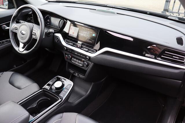 KIA e-Niro DynamicPlusLine 39 kWh Panoramadak/Stoelverwarming/stuurverwarming/Lane assist/Apple carplay/Achteruitrijcamera/DAB radio/Cruise control/Navigatie