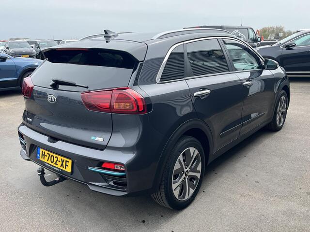 KIA e-Niro ExecutiveLine 64 kWh Trekhaak, Stoelkoeling, Stoelverwarming, Dodehoekdetectie, Nieuw geleverd, Dealeronderhouden, JBL, PDC, Navigatie, Leder